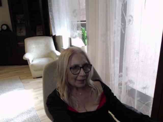 BlondeSofia webcam