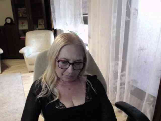 BlondeSofia webcam