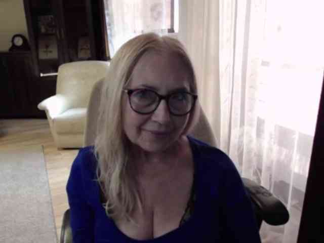 BlondeSofia webcam
