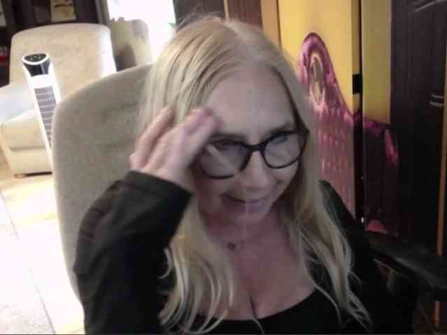 BlondeSofia webcam
