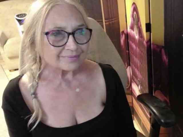 BlondeSofia webcam