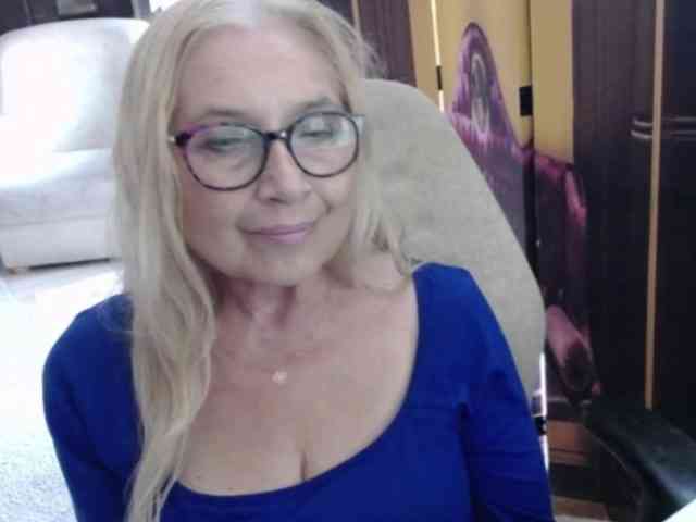 BlondeSofia webcam