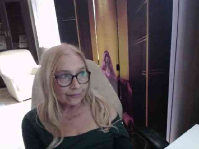 BlondeSofia webcam