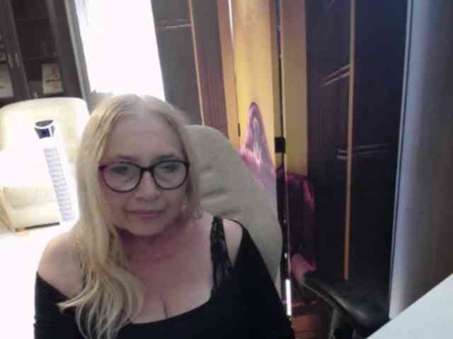 Model: BlondeSofia