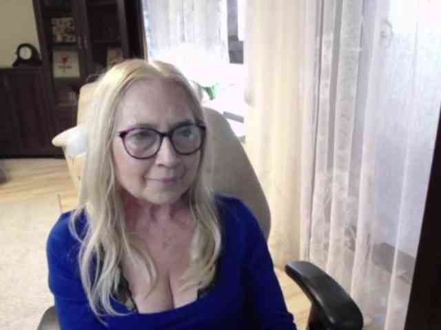 BlondeSofia webcam