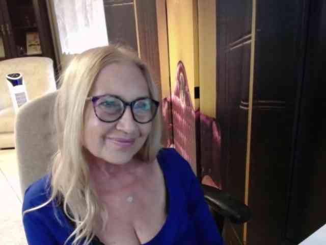 BlondeSofia webcam