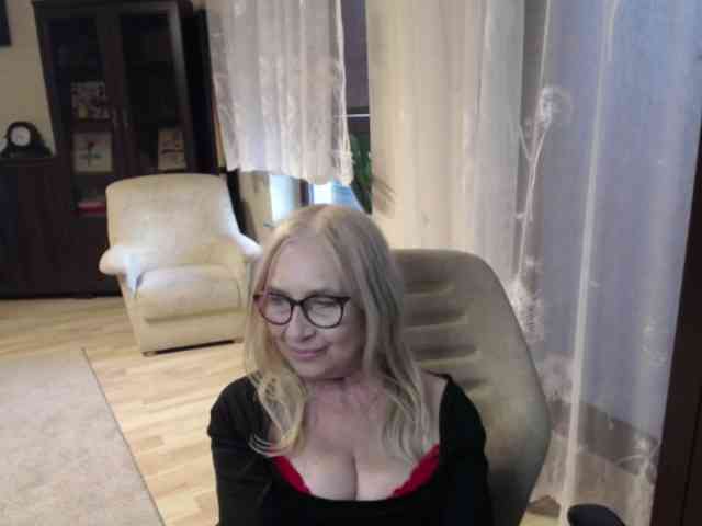 BlondeSofia webcam