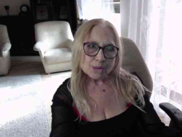 BlondeSofia webcam