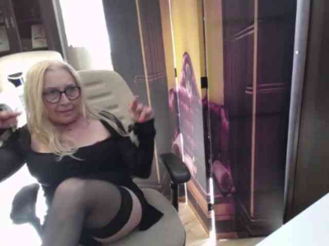BlondeSofia webcam