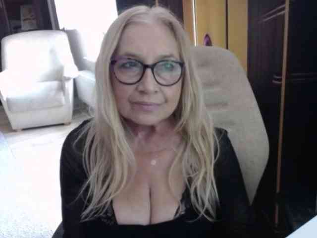 Model: BlondeSofia