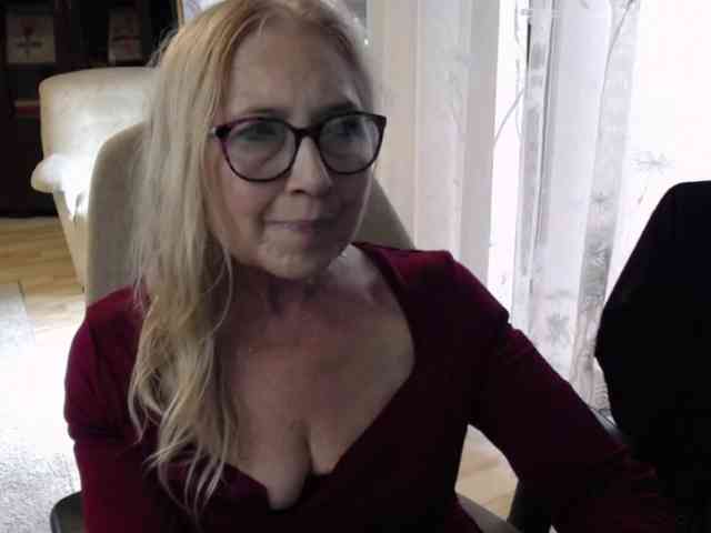 BlondeSofia webcam