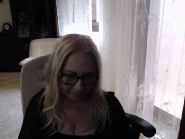 BlondeSofia webcam