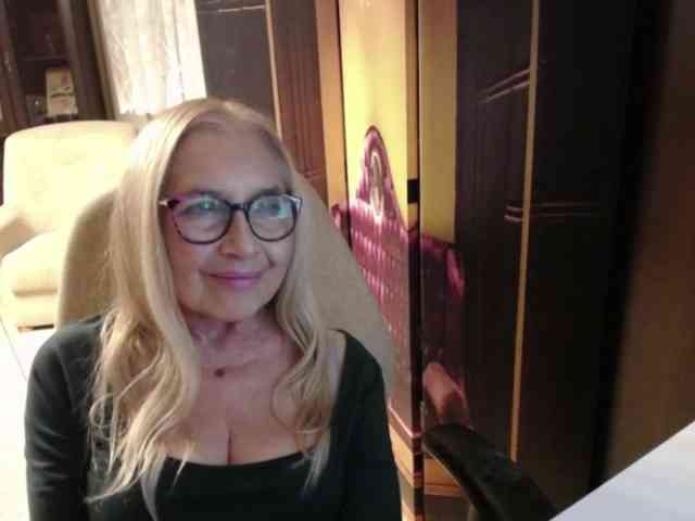 BlondeSofia webcam