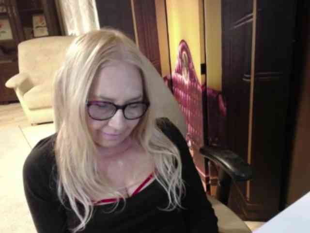 BlondeSofia webcam