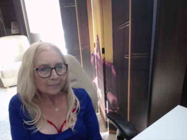 BlondeSofia webcam