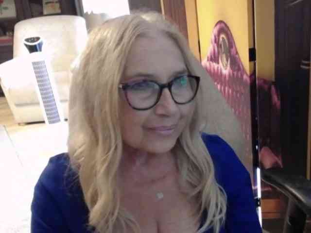 BlondeSofia webcam
