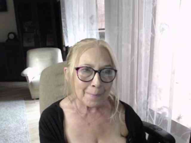 BlondeSofia webcam