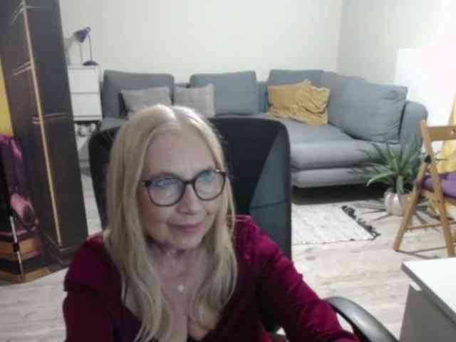 BlondeSofia webcam