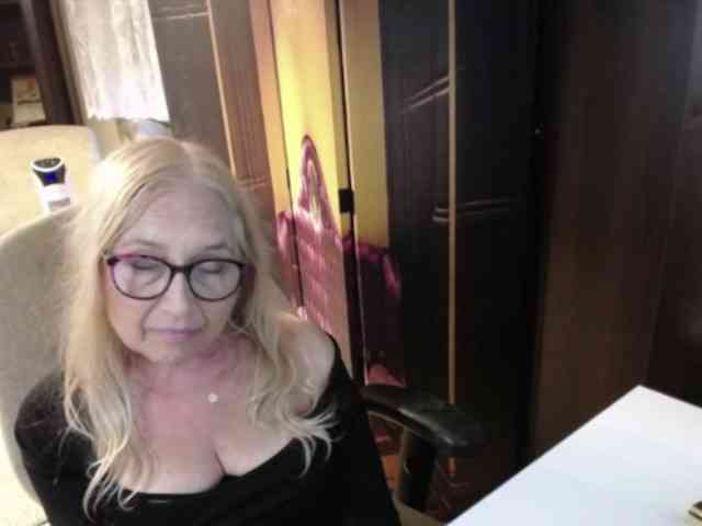 BlondeSofia webcam