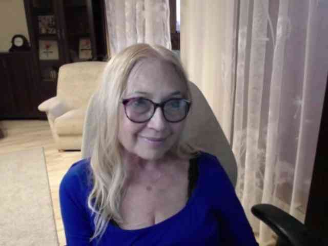 BlondeSofia webcam