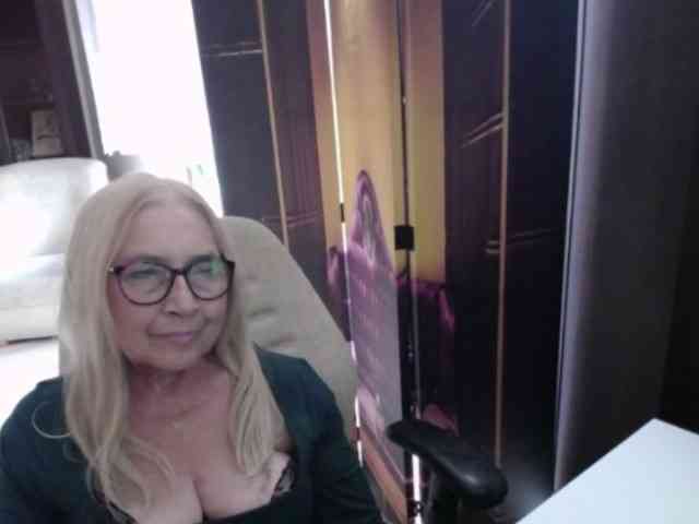 BlondeSofia webcam
