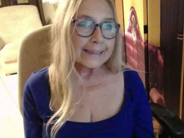 BlondeSofia webcam