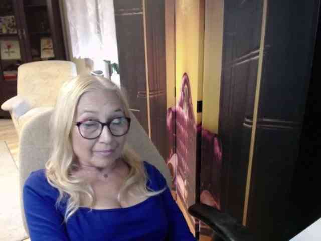 BlondeSofia webcam