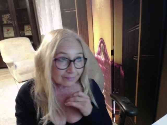 BlondeSofia webcam