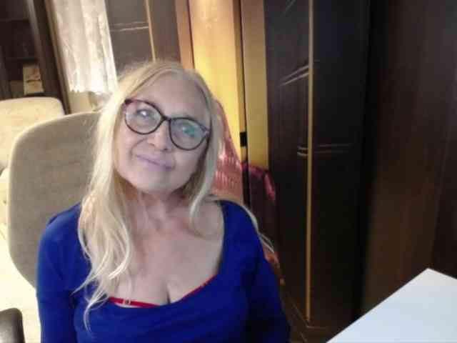 BlondeSofia webcam