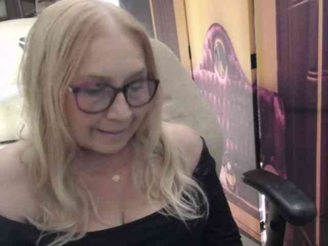 BlondeSofia webcam