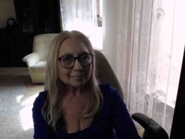 BlondeSofia webcam