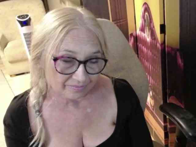 BlondeSofia webcam
