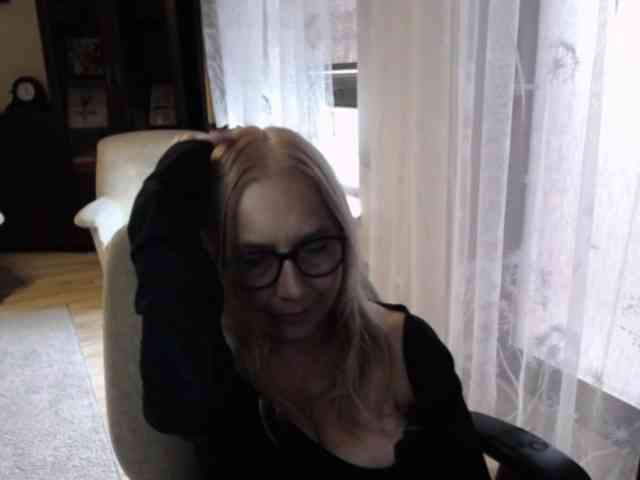BlondeSofia webcam