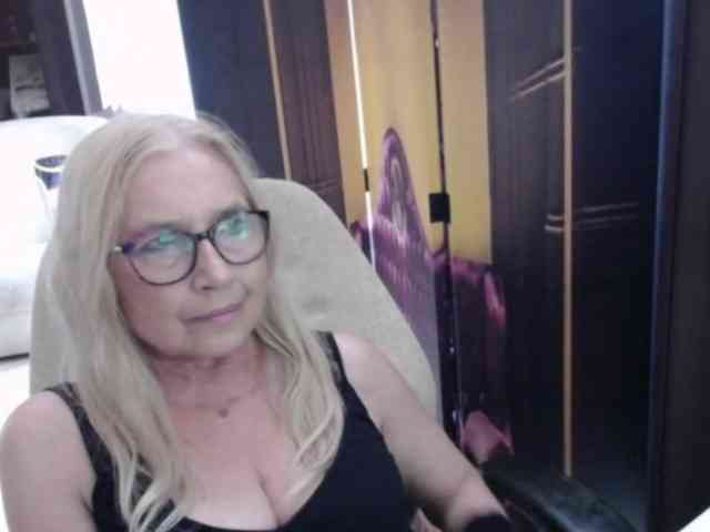 BlondeSofia webcam