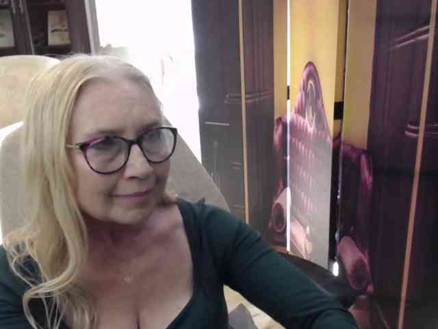 BlondeSofia webcam
