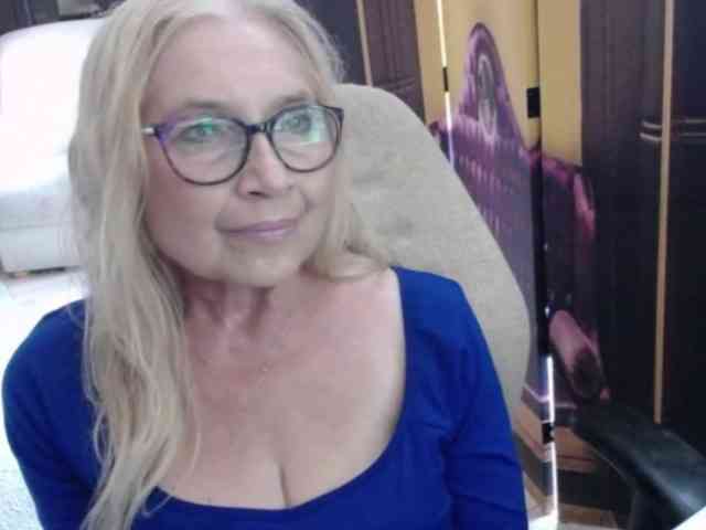 BlondeSofia webcam