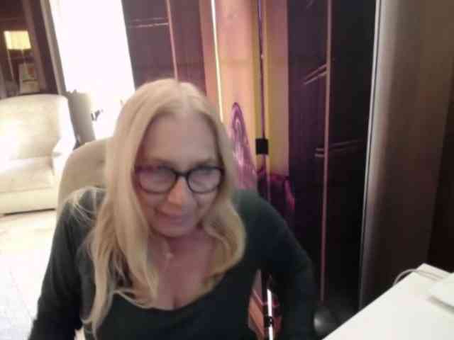 BlondeSofia webcam