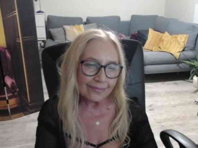 BlondeSofia webcam