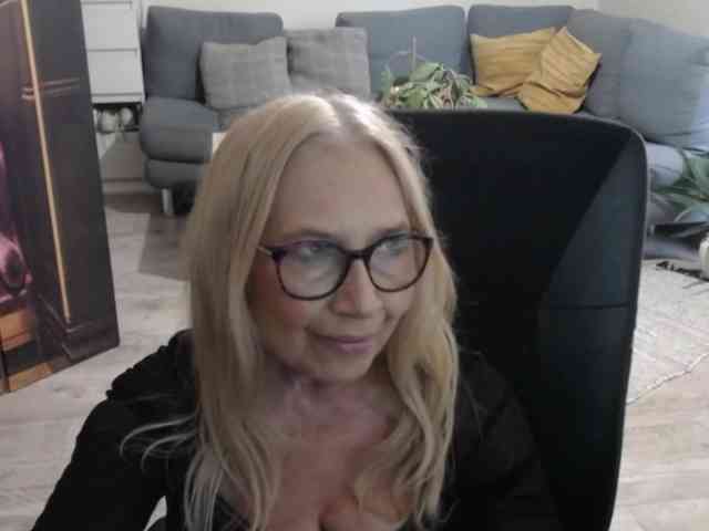 BlondeSofia webcam