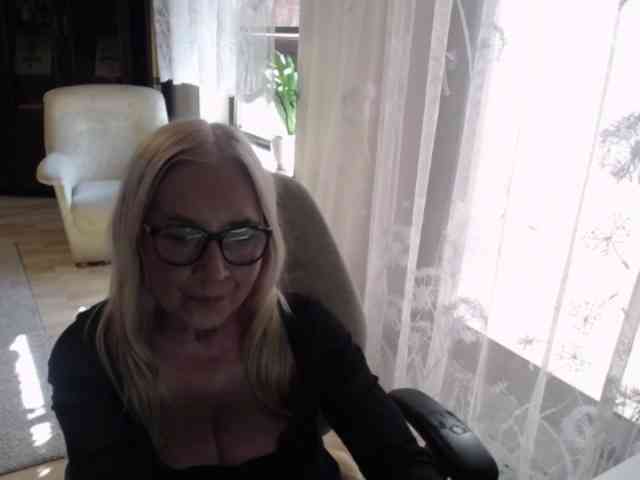 BlondeSofia webcam