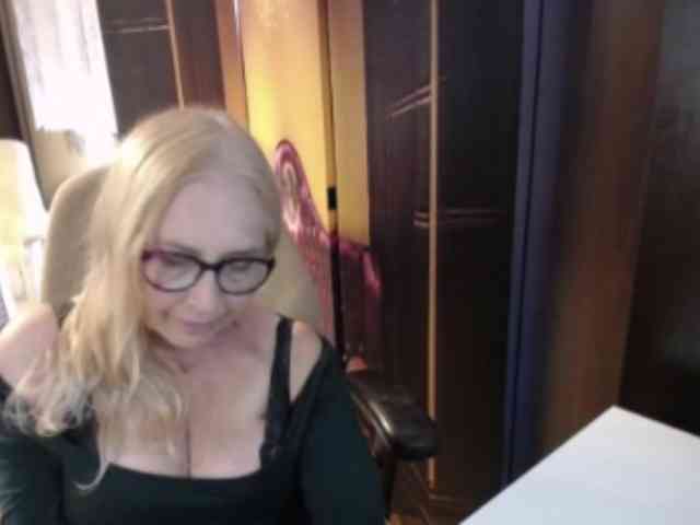 BlondeSofia webcam