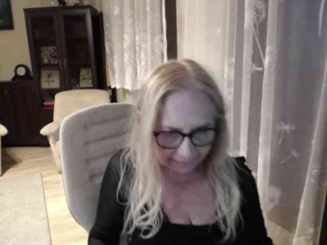 BlondeSofia webcam