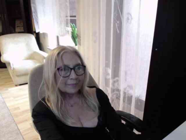 BlondeSofia webcam