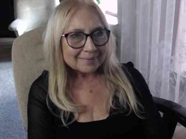 BlondeSofia webcam