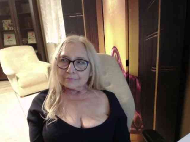Model: BlondeSofia