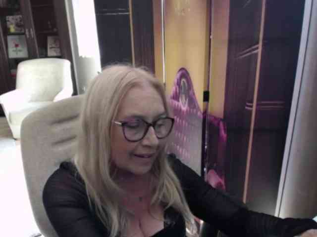 BlondeSofia webcam