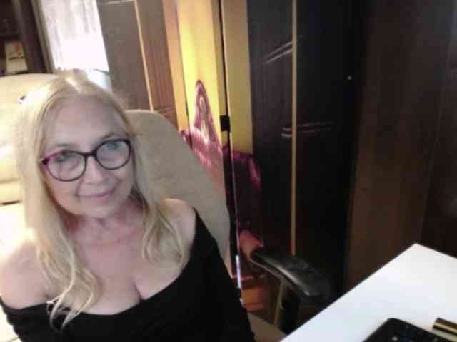 BlondeSofia webcam