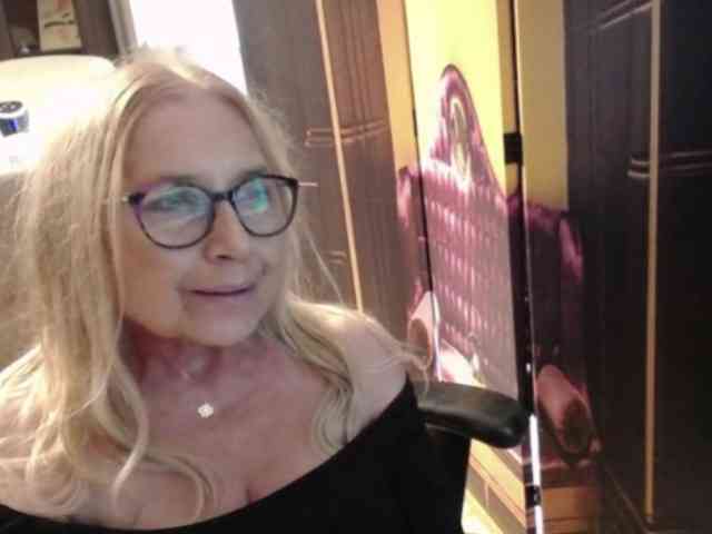 BlondeSofia webcam
