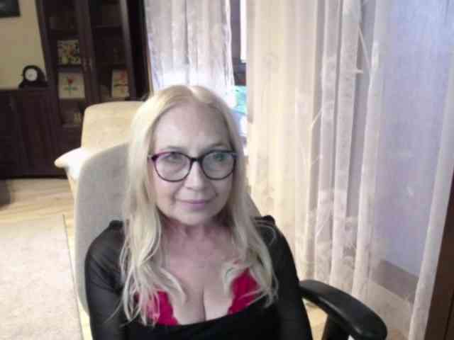 BlondeSofia webcam