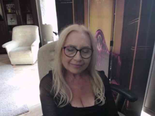 BlondeSofia webcam